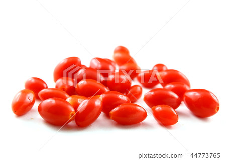 fresh goji berries isolated on a white background 44773765