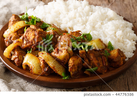 Chicken do pyaza (dopiaza) recipe with onion Chicken do pyaza (dopiaza) recipe with onion 44776386