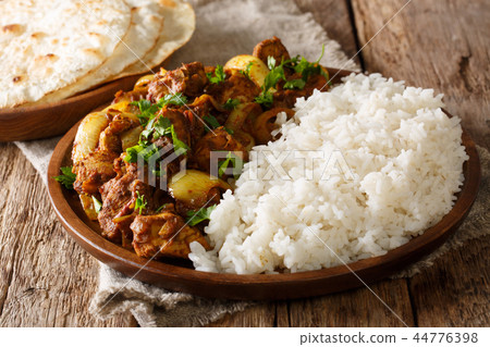 Spicy Chicken do pyaza curry 44776398
