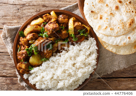 Traditional recipe for Indian chicken do pyaza Traditional recipe for Indian chicken do pyaza 44776406