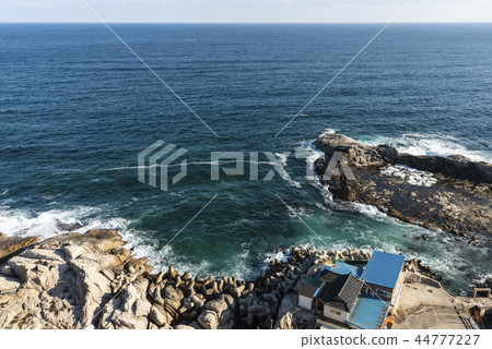 East Sea 44777227