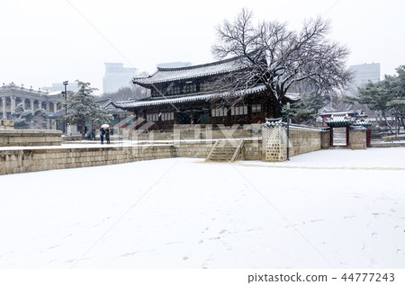 Deoksugung Palace 44777243