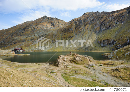 The glacier lake Balea on the Transfagarasan road 44780071