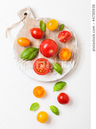 Organic Mini Tomatoes with basil and pepper Organic Mini Tomatoes with basil and pepper 44780936