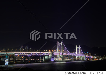 從釜山大天空公園的Gwangan大橋夜視圖 44781731