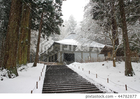 Chusonji Golden Hall-Iwate 44782877