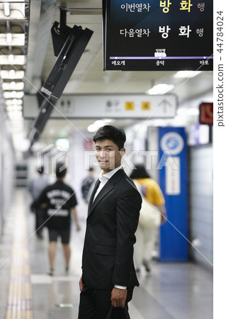 Subway worker 44784024