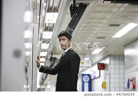 Subway worker 44784034