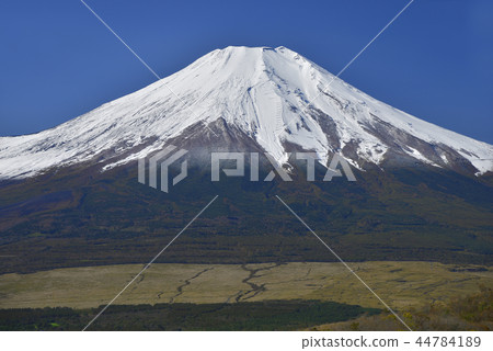 From Yamanakako northern part hiking course [Autumn] Mt. Fuji of new snow 44784189