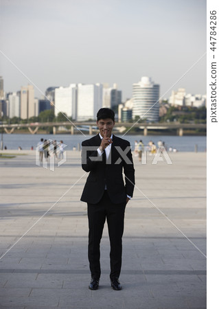 Han River Office Worker Han River Office Worker 44784286