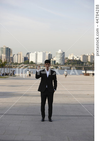 Han River Office Worker Han River Office Worker 44784288