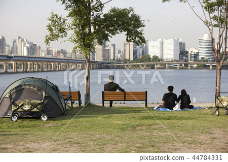 Han River Office Worker 44784331