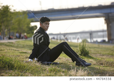 Han River Office Worker Han River Office Worker 44784338