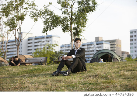 Han River Office Worker Han River Office Worker 44784386