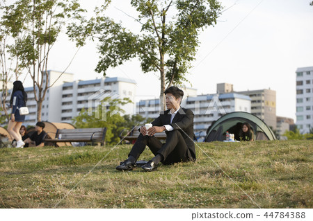 Han River Office Worker Han River Office Worker 44784388
