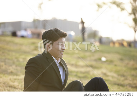 Han River Office Worker Han River Office Worker 44785295
