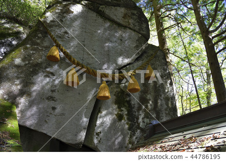 Yamanakako village, Yamanashi Prefecture [Ishiwari Shrine] Oiwa of Okami body 44786195