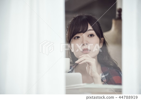 woman working from home 44788919