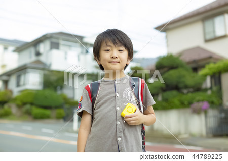 Security buzzer and elementary school students 44789225