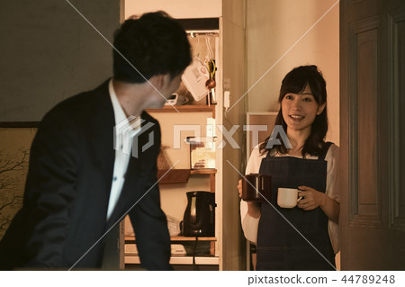 Couple's lifestyle 44789248