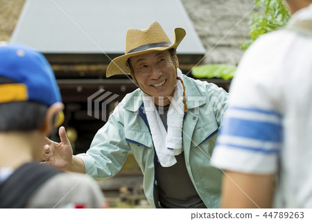 Grandpa and grandson Grandpa and grandson 44789263