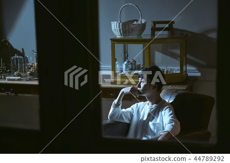 Men sitting on the sofa Men sitting on the sofa 44789292