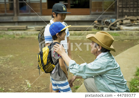 Grandpa and grandson 44789377