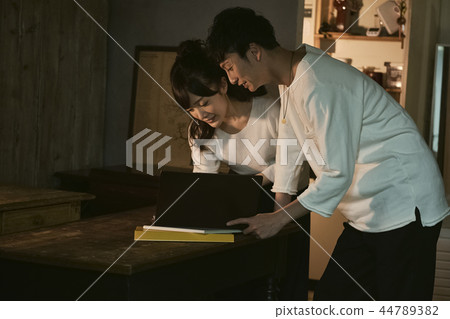 Couple's lifestyle 44789382