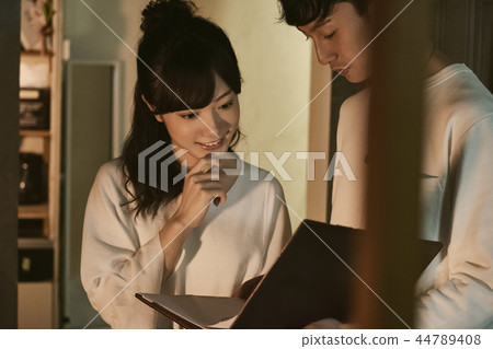 Couple's lifestyle 44789408