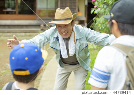 Grandpa and grandson 44789414