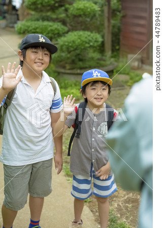 男孩在暑假 44789483