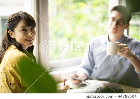 Woman studying English in a cafe 44789504