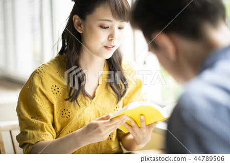Woman studying English in a cafe 44789506