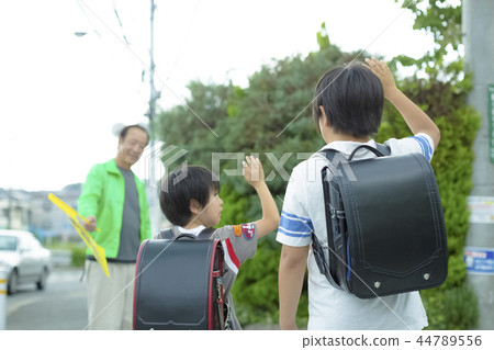Elementary school students' school road Elementary school students' school road 44789556