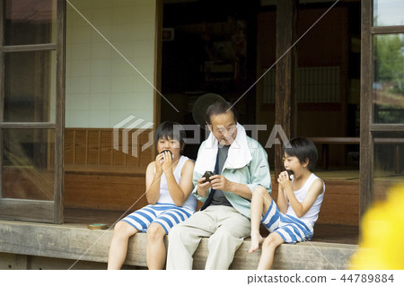 Grandpa and grandson Grandpa and grandson 44789884