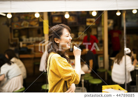 喜歡獨自飲酒的女性 喜歡獨自飲酒的女性 44789885