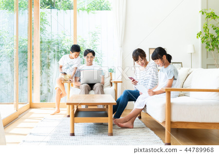 Young family 44789968