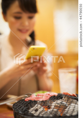 喜歡獨自吃飯的女性 44790030