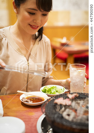 Women who enjoy eating alone Women who enjoy eating alone 44790090