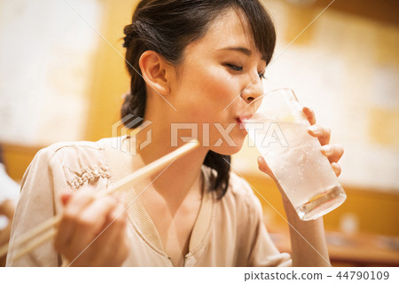 Women who enjoy eating alone 44790109