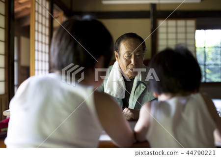 爺爺和孫子 爺爺和孫子 44790221