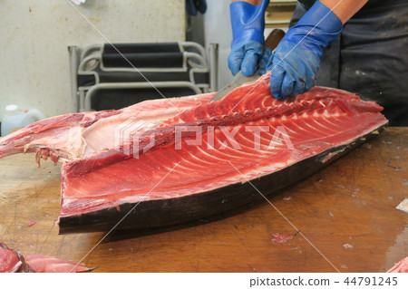 Tuna Tuna 44791245