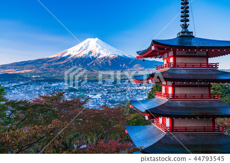 (山梨縣)新倉山淺間公園,楚平塔和新寺富士的櫻花秋葉 (山梨縣)新倉山淺間公園,楚平塔和新寺富士的櫻花秋葉 44793545