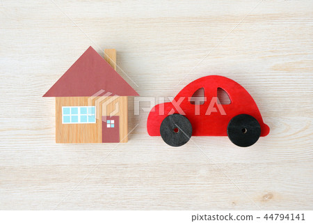 House and car 44794141
