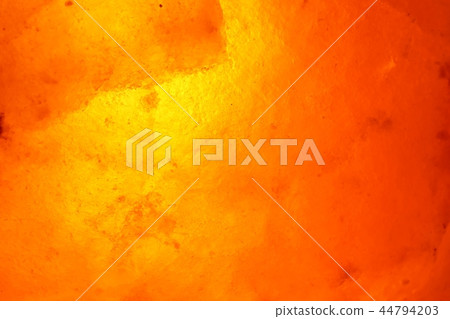 發出冥想光的特寫鏡頭岩鹽燈 44794203