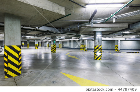 Underground car parking at modern house 44797409