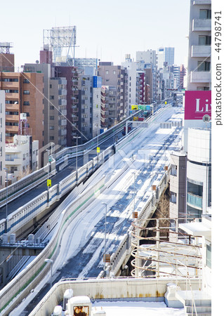 Setagaya Ward, Tokyo A snowy highway Setagaya Ward, Tokyo A snowy highway 44798741