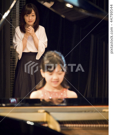Piano recital 44799544