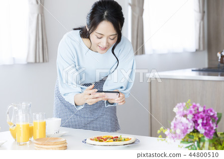 A woman shooting a dish 44800510