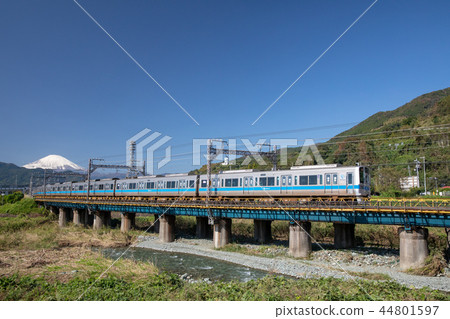 陽光，富士山和小田急線 44801597